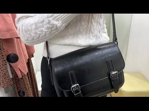 ❤️ Masturbasi publik dari jalang muda FeralBerry dengan dildo di kamar pas ❤️❌ Super sex pada kami id.porngifmag-com.ru ️❤